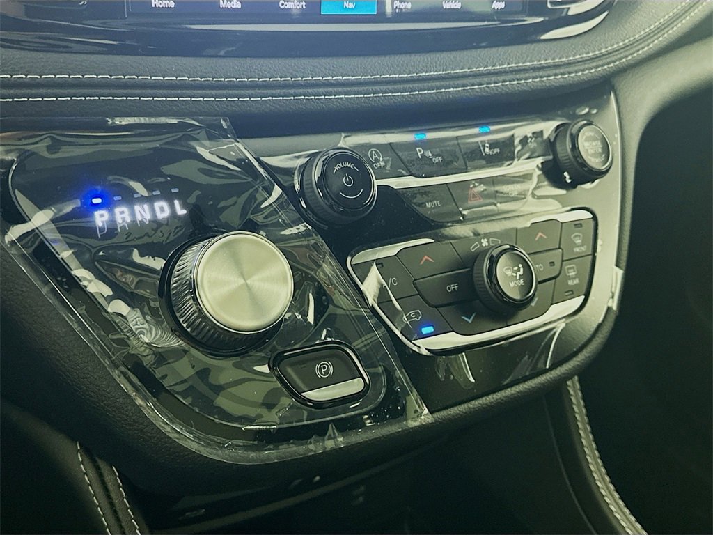 New 2026 Chrysler Pacifica Limited image 12