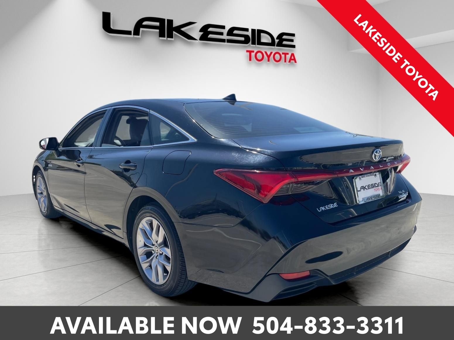 Used 2021 Toyota Avalon XLE w/ Moonroof Package image 4