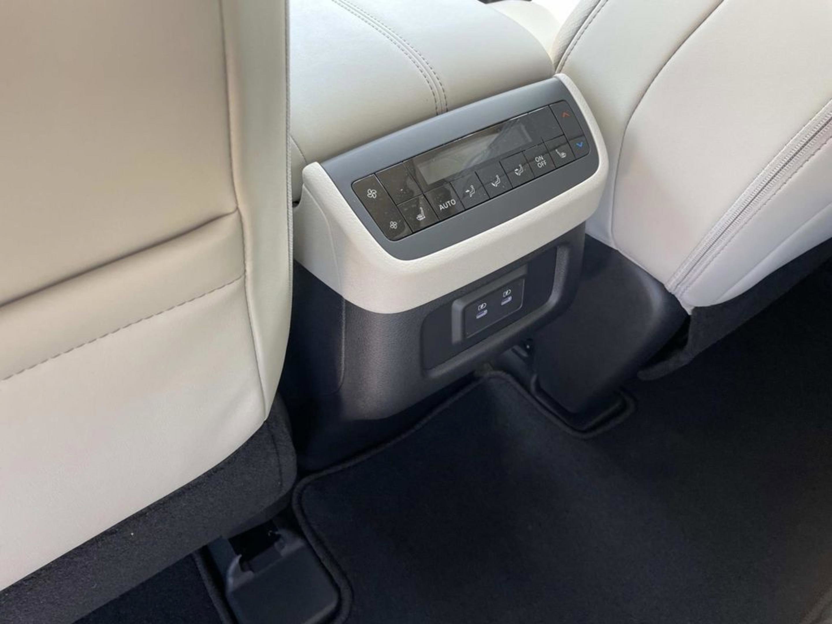 New 2026 Nissan Pathfinder SL FWD image 12