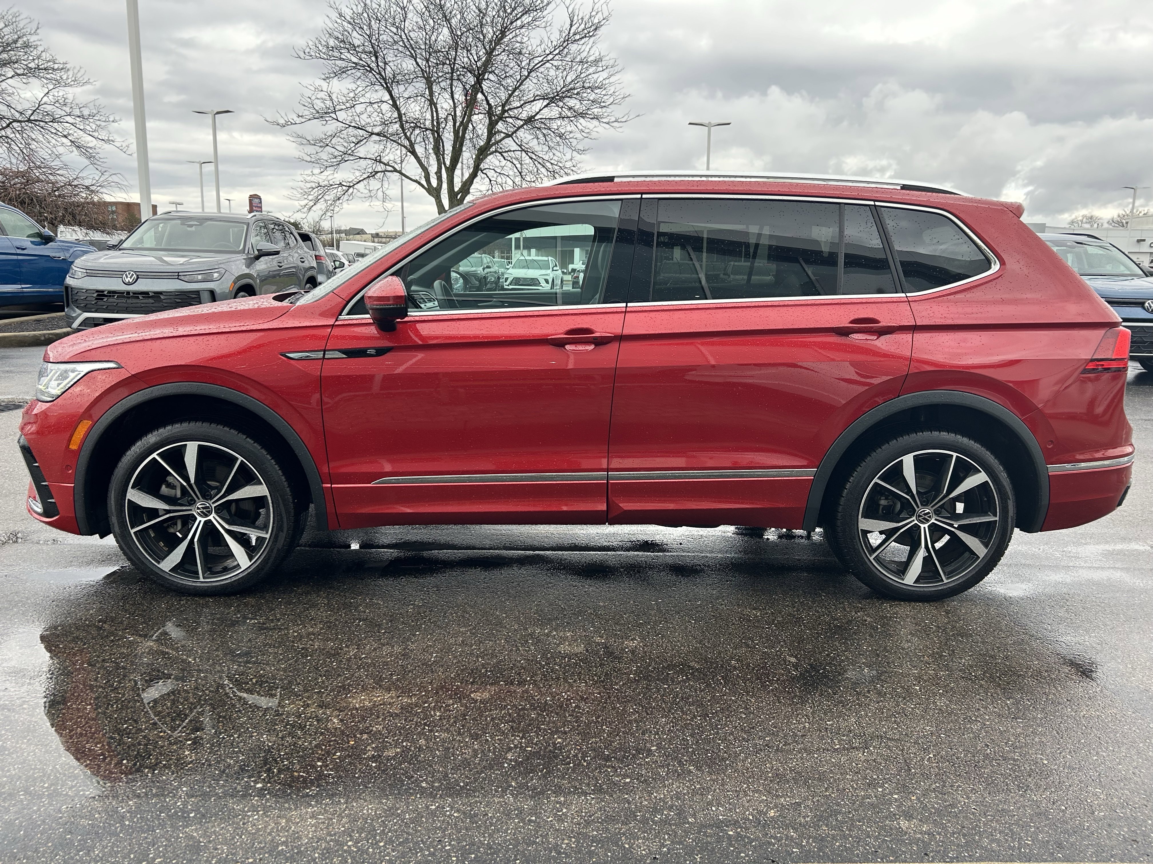 Certified 2024 Volkswagen Tiguan SEL R-Line image 4