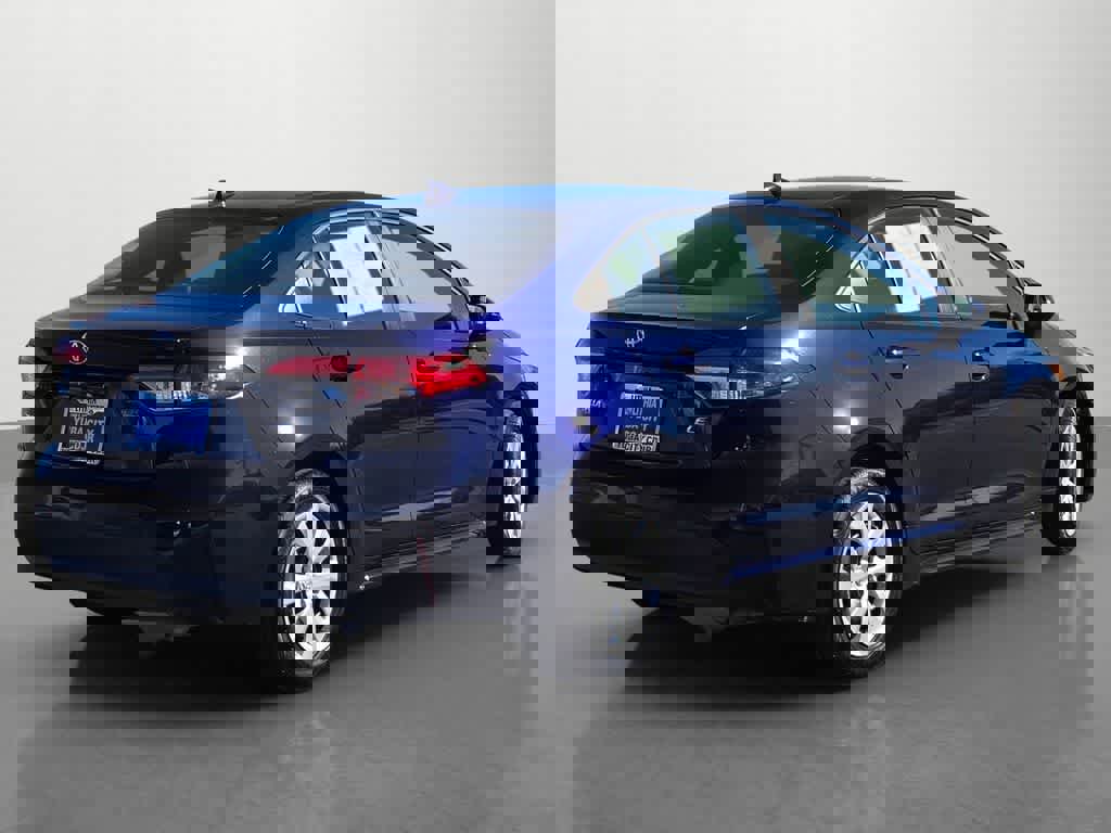 Used 2023 Toyota Corolla LE image 6