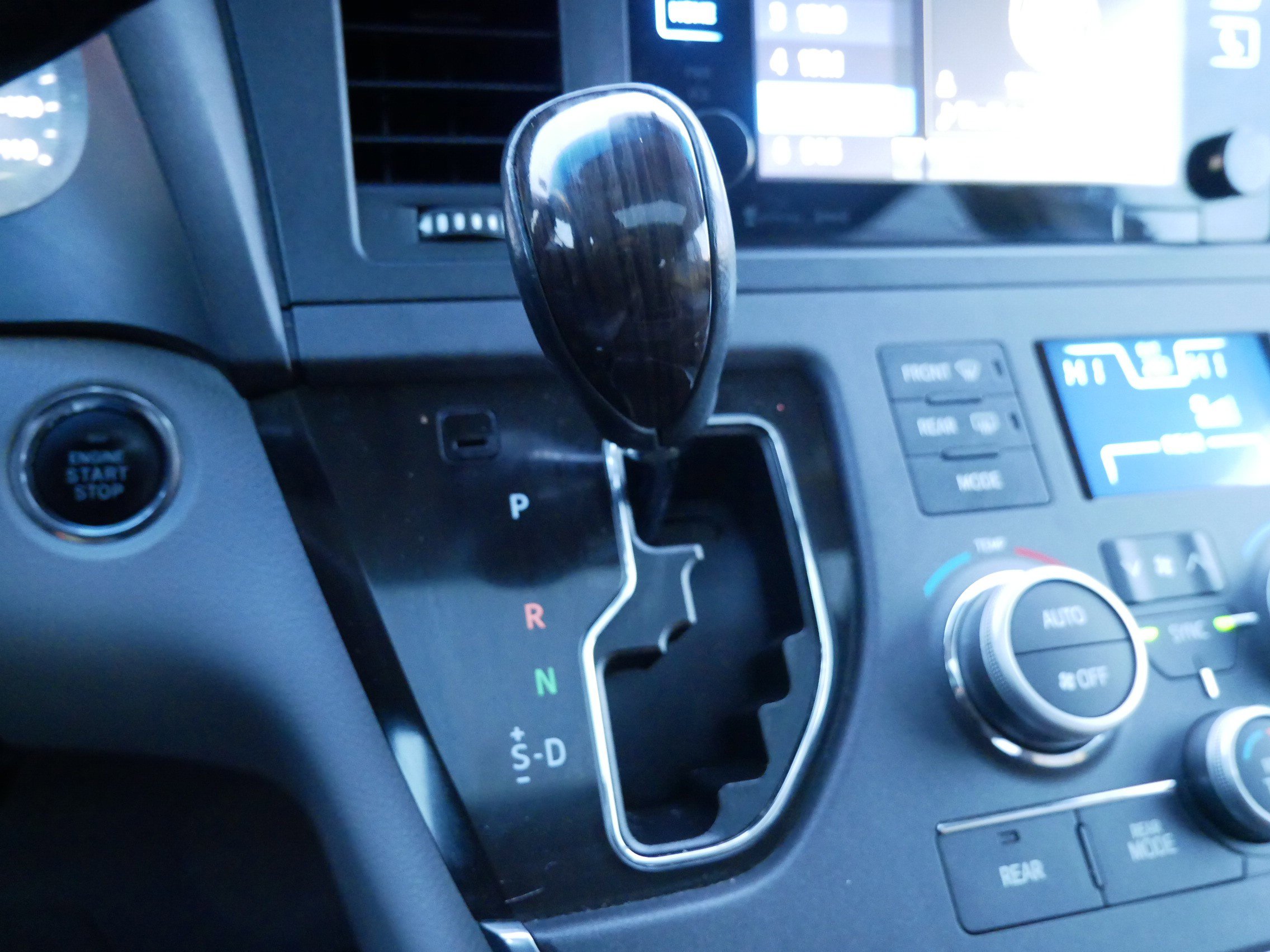 Used 2017 Toyota Sienna XLE image 23