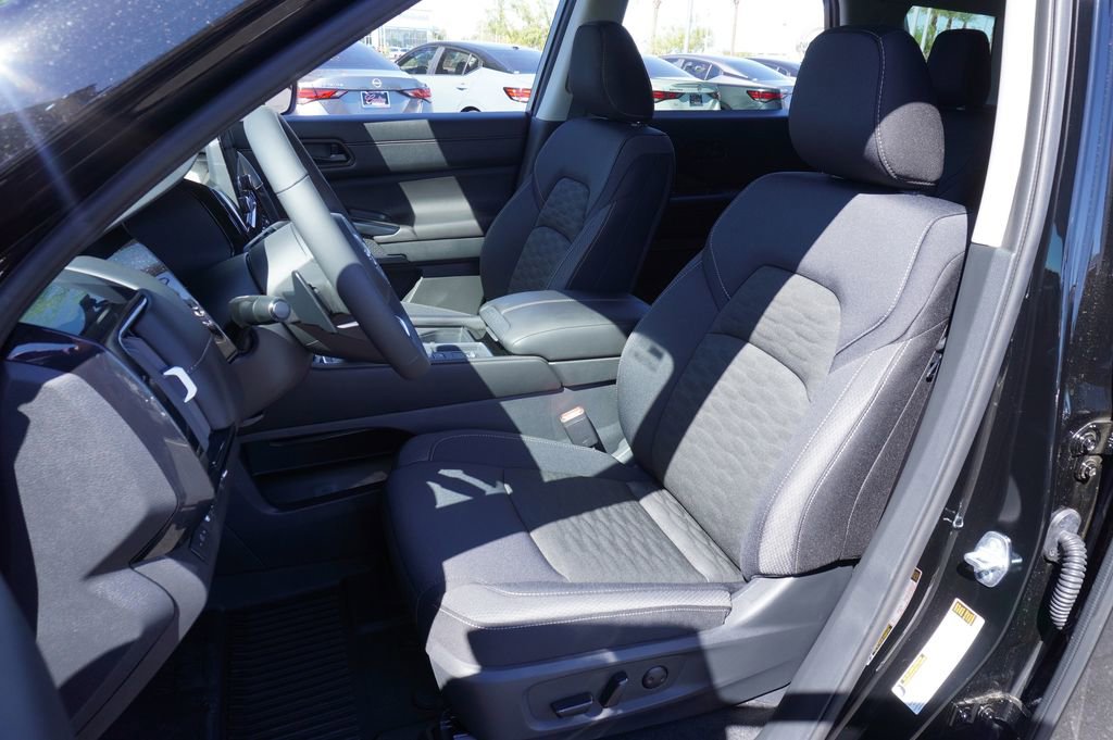 New 2025 Nissan Pathfinder SV image 14