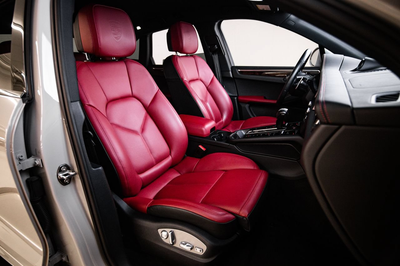 Certified 2023 Porsche Macan AWD/4WD image 29