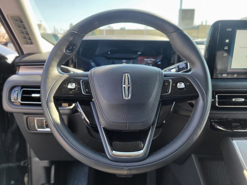 Used 2025 Lincoln Aviator AWD image 24