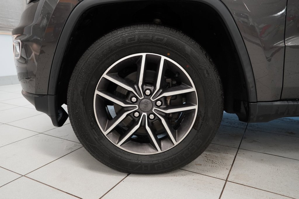 Used 2020 Jeep Grand Cherokee Limited image 17