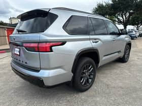 Used 2023 Toyota Sequoia Platinum AWD/4WD image 5