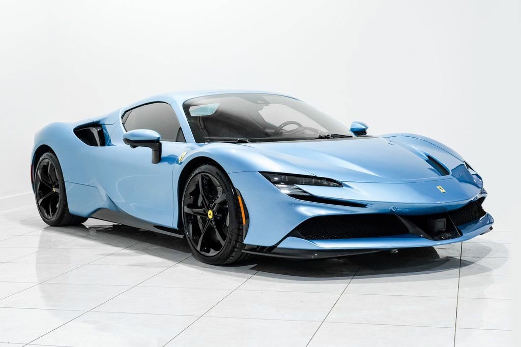 Used 2022 Ferrari SF90 Spider image 4