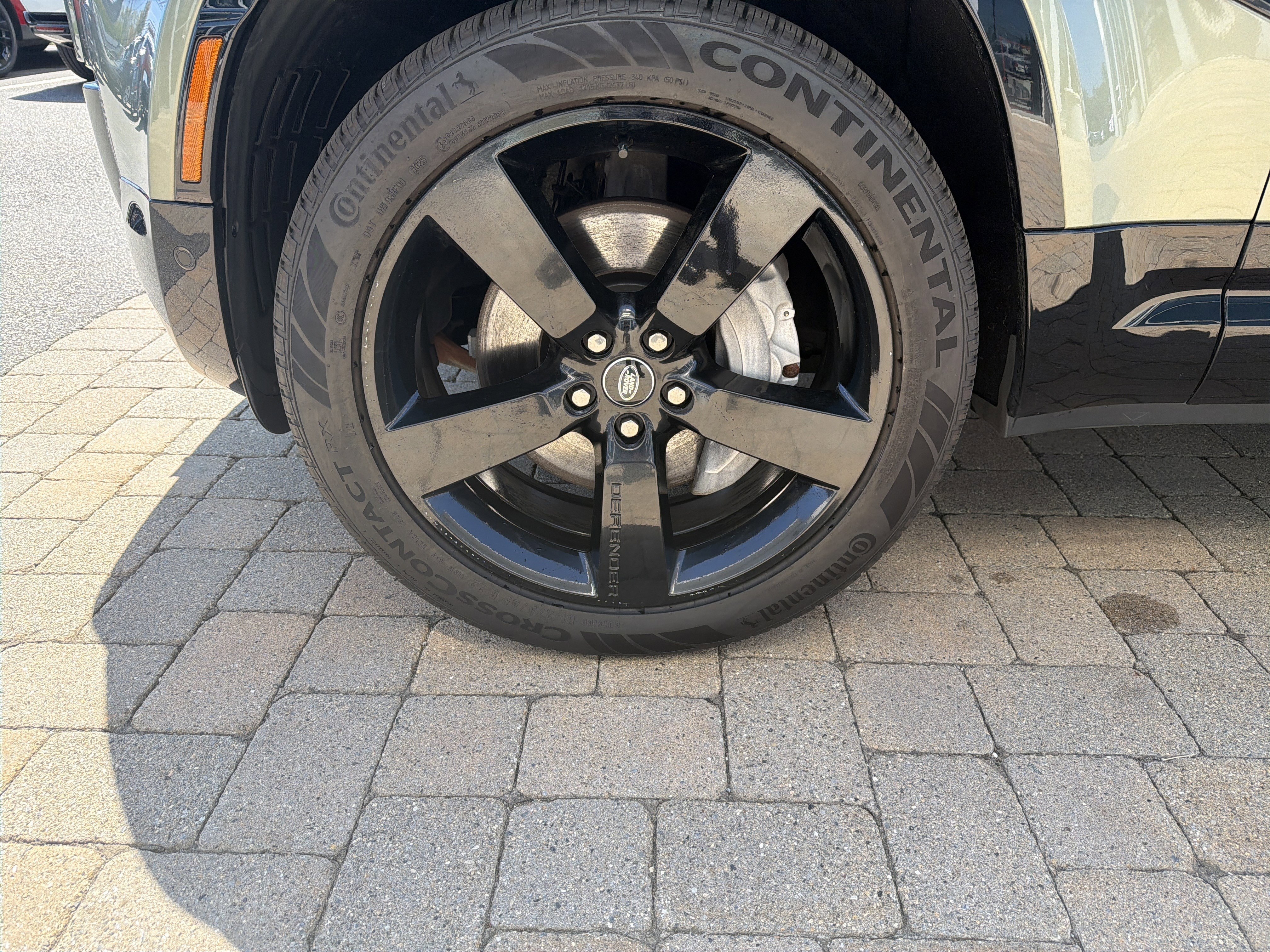 Used 2025 Land Rover Defender 110 X-Dynamic SE image 6