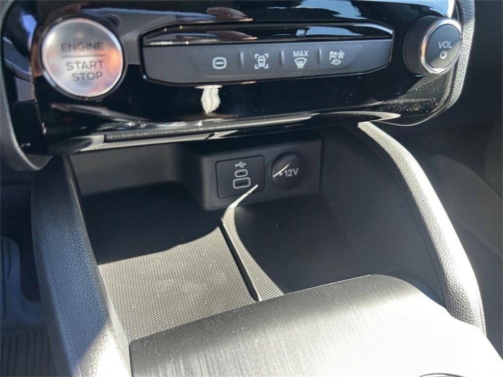 New 2025 Ford Escape SE image 25