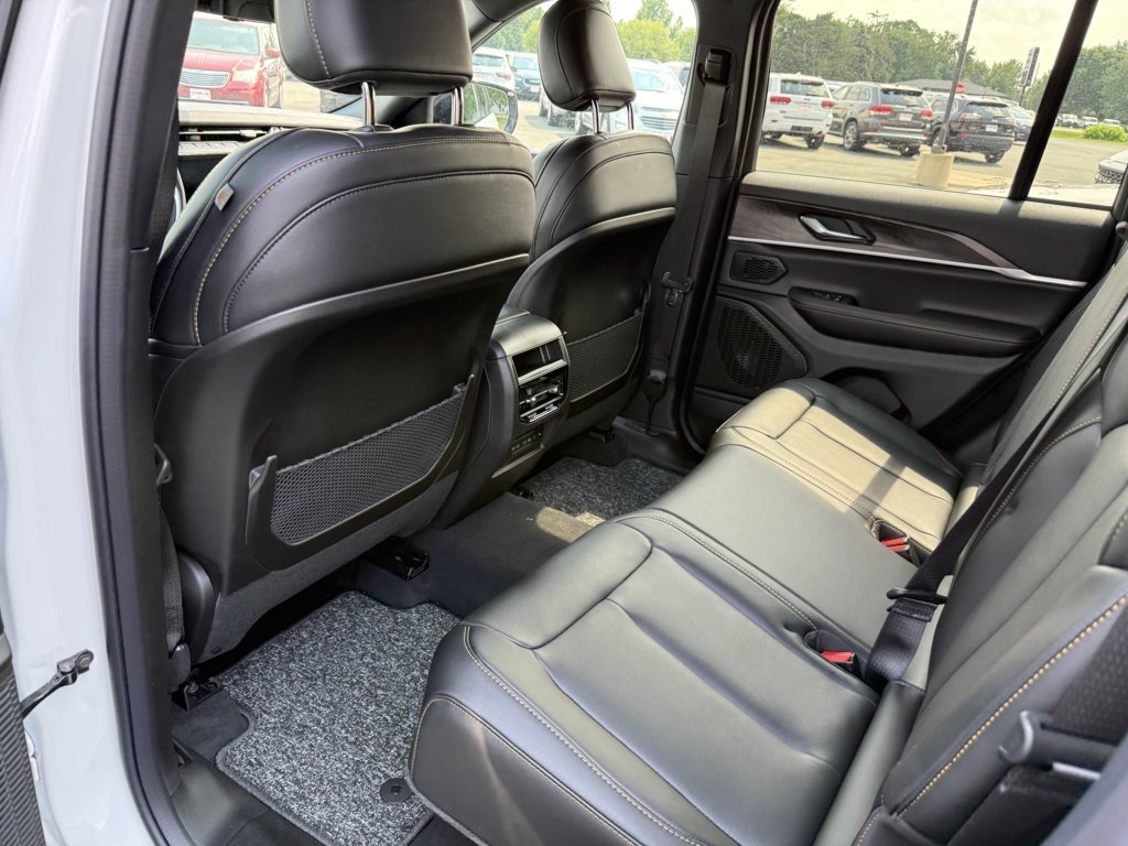 New 2026 Jeep Grand Cherokee Limited AWD/4WD image 12
