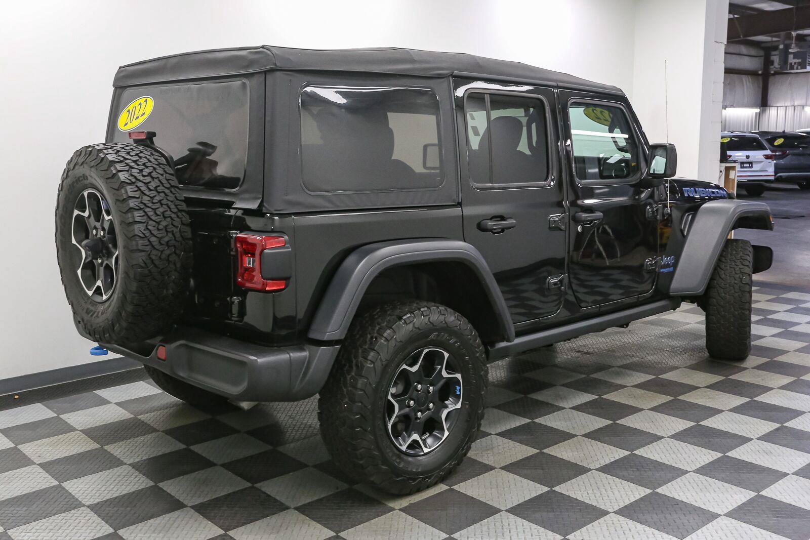 Used 2022 Jeep Wrangler Unlimited Rubicon 4xe w/ Cold Weather Group AWD/4WD image 10