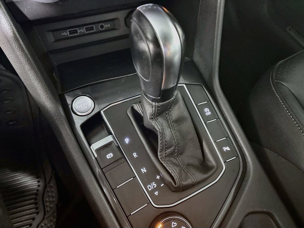 Used 2020 Volkswagen Tiguan SE R-Line AWD/4WD image 17