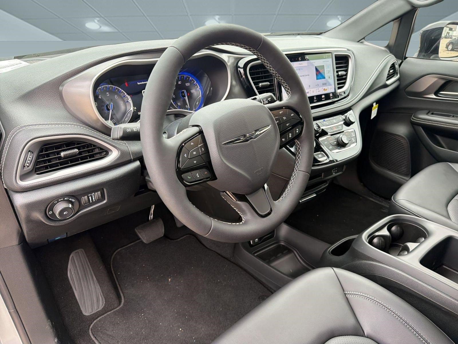 New 2026 Chrysler Pacifica Select w/ S Appearance Package FWD image 4