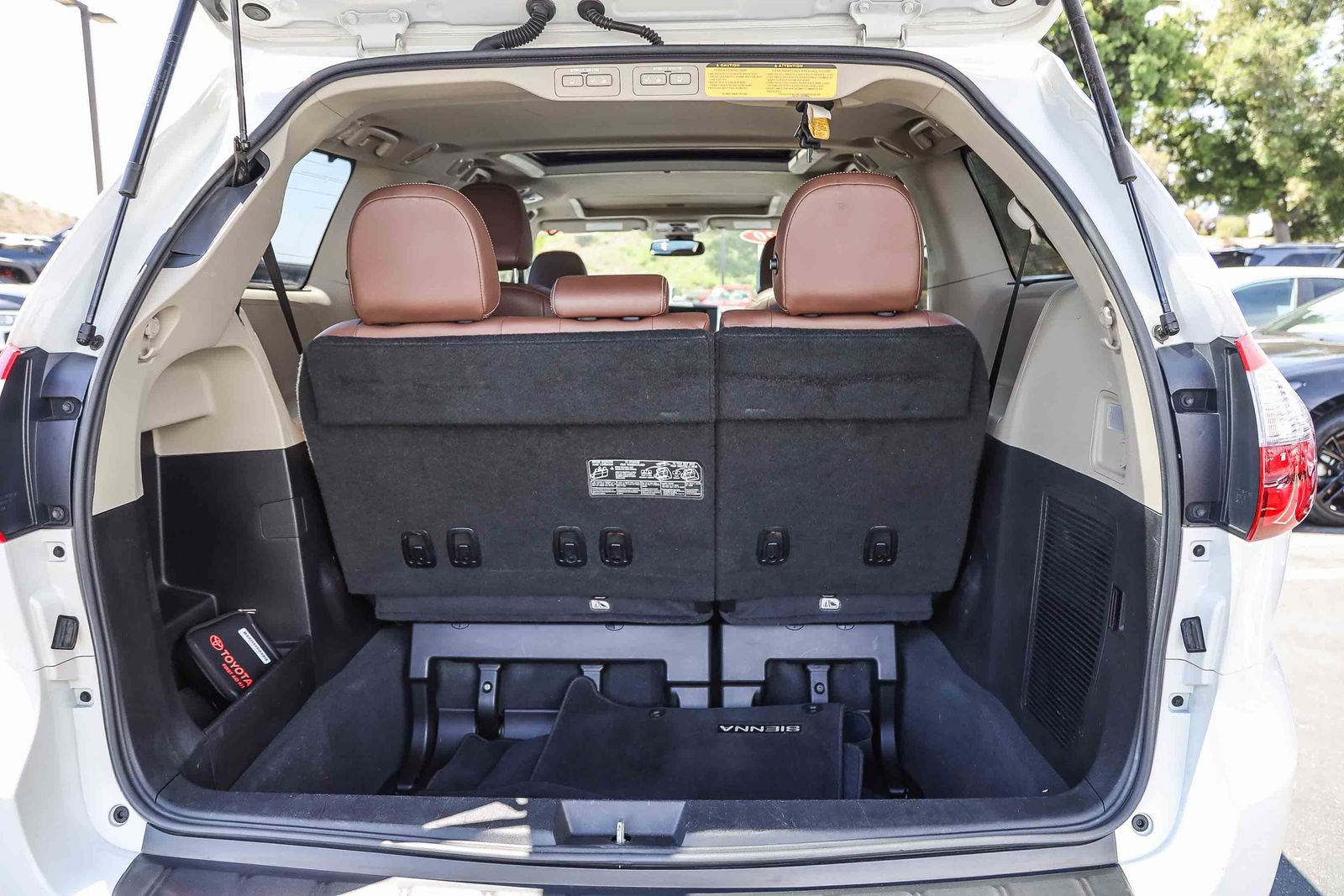 Certified 2020 Toyota Sienna Limited w/ Preferred Accessory Package FWD image 25