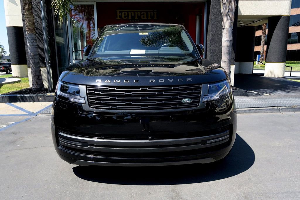 Used 2025 Land Rover Range Rover SE AWD/4WD image 3