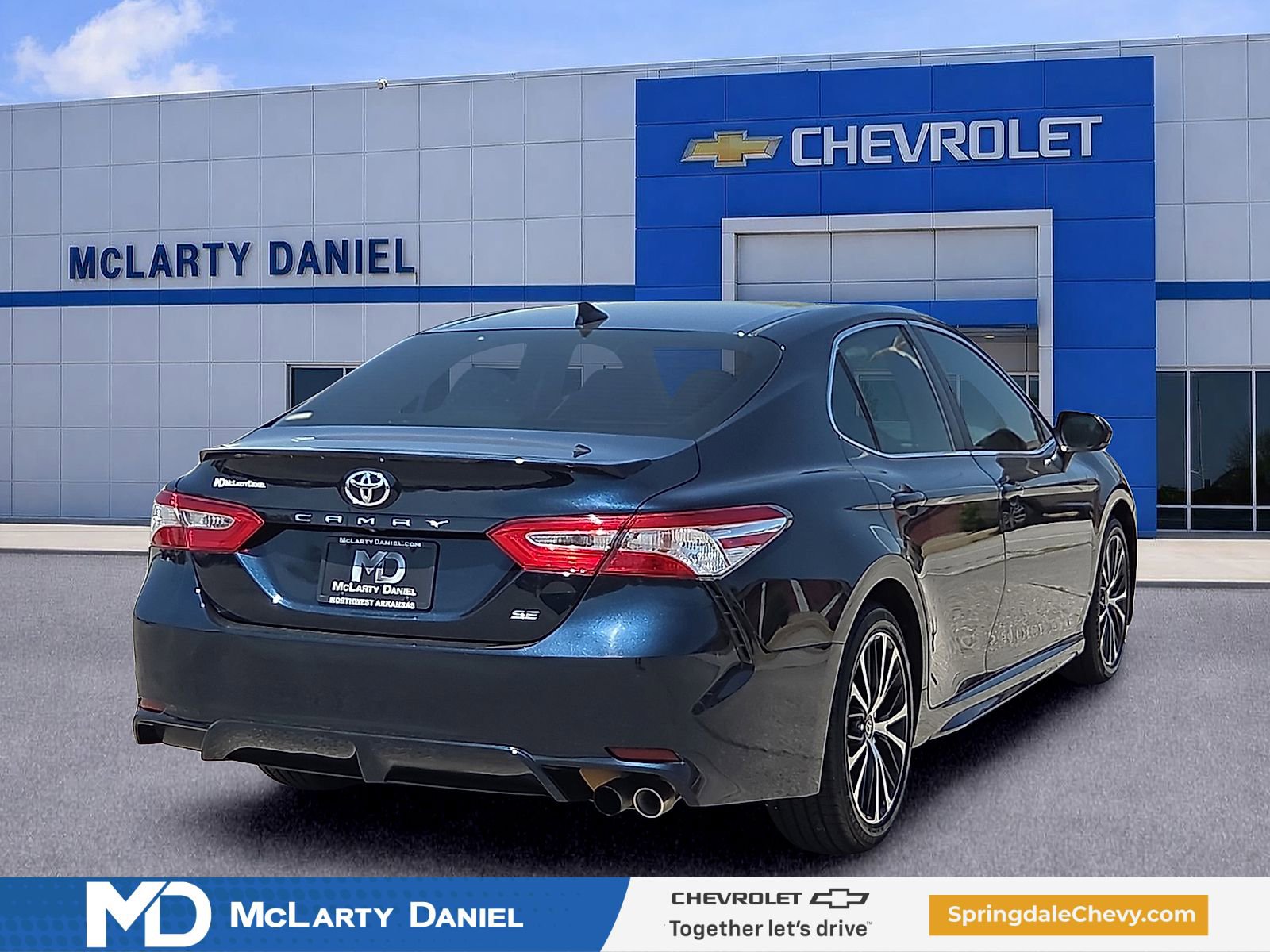 Used 2020 Toyota Camry SE w/ Convenience Package FWD image 5