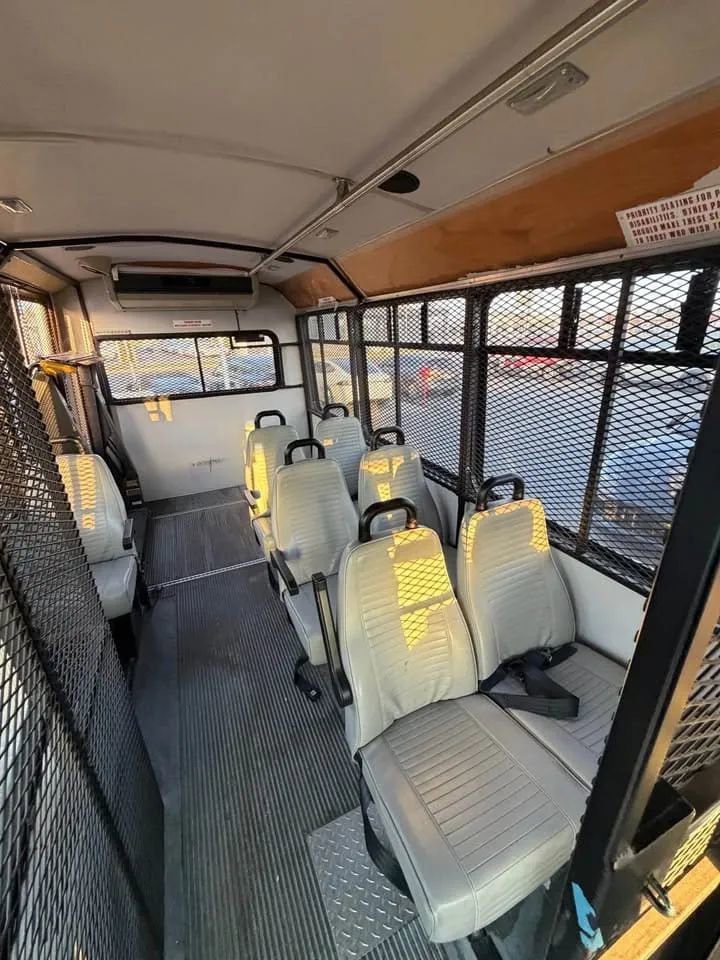 Used 2001 Chevrolet Express 3500 RWD image 8