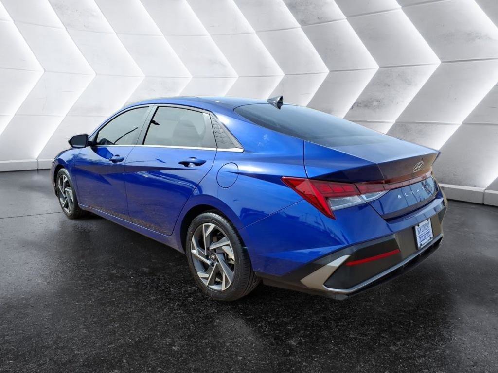 Used 2024 Hyundai Elantra SEL w/ Convenience Package image 3