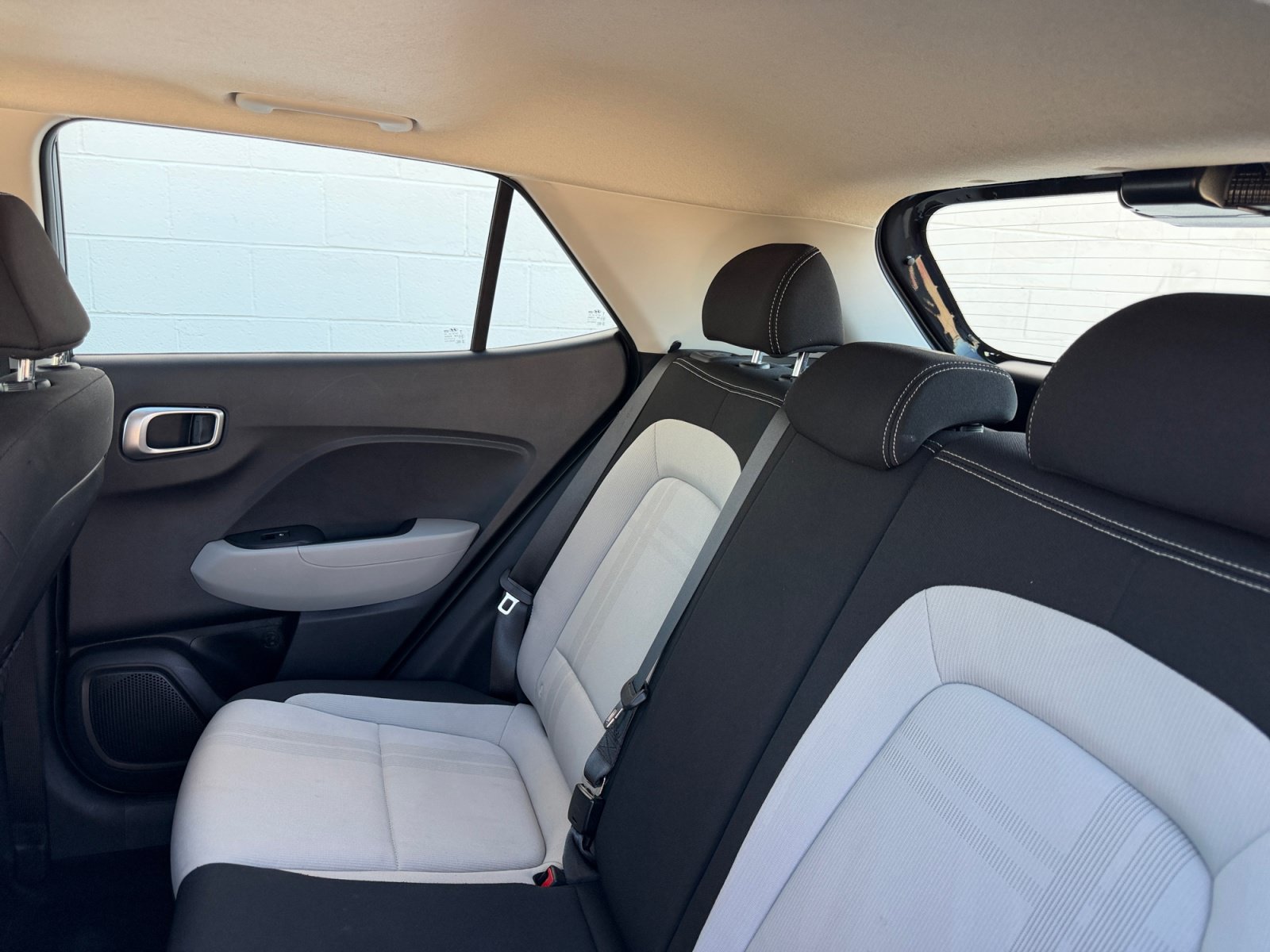 Used 2025 Hyundai Venue SEL FWD image 17