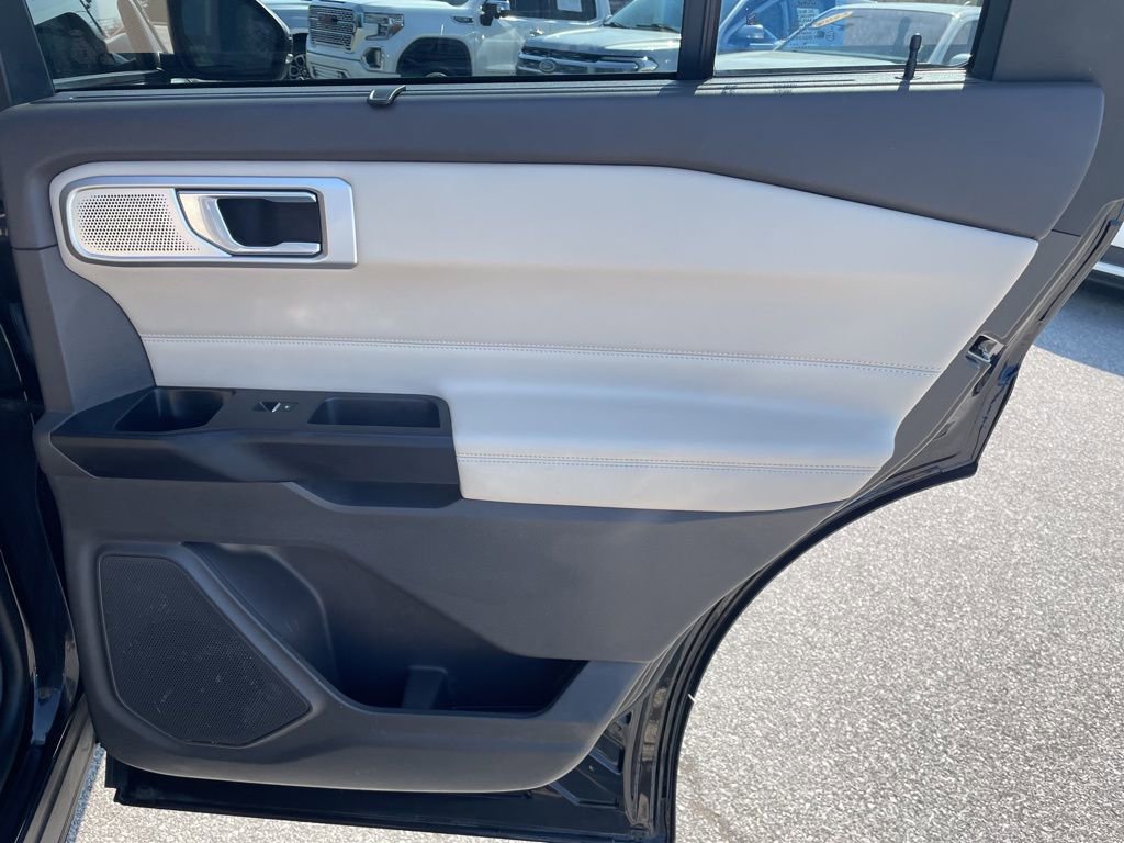 Used 2020 Ford Explorer Platinum w/ Premium Technology Package image 40