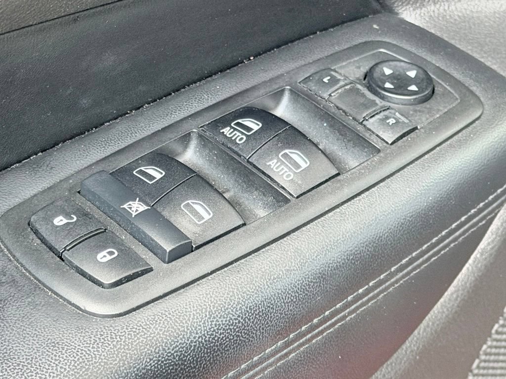 Used 2019 Jeep Grand Cherokee Altitude AWD/4WD image 11