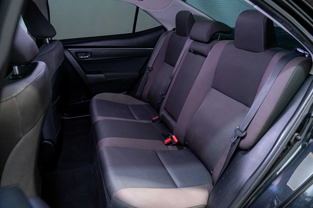 Used 2018 Toyota Corolla LE FWD image 11