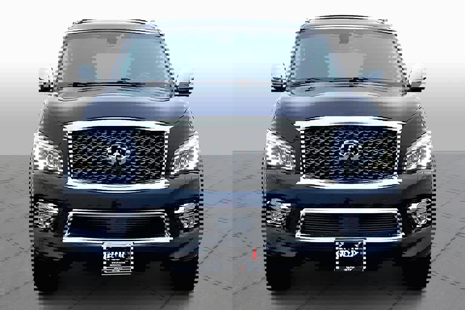 Used 2015 INFINITI QX80 w/ Deluxe Technology Package image 3