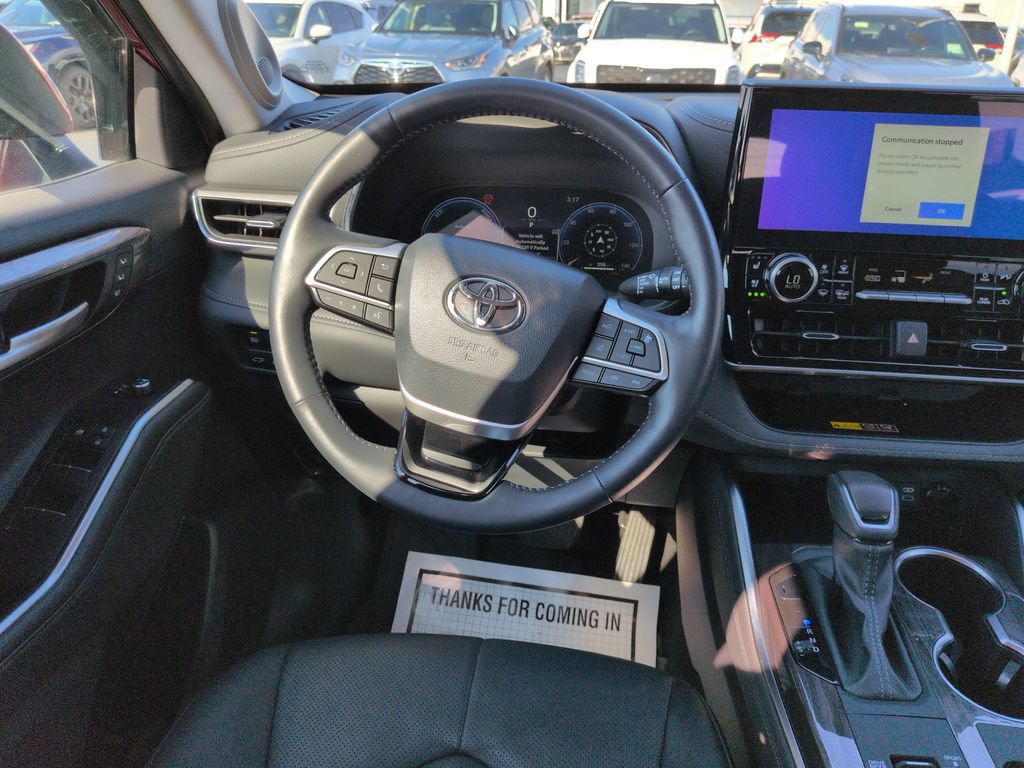 Certified 2025 Toyota Highlander Platinum AWD/4WD image 13