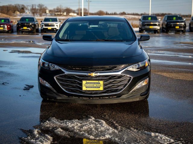 Used 2025 Chevrolet Malibu LT image 2