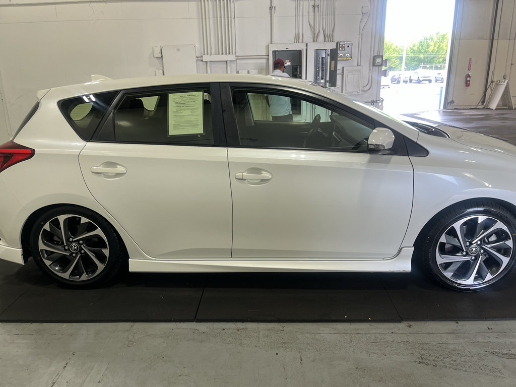 Used 2018 Toyota Corolla iM w/ All-Weather Mat Package FWD image 9