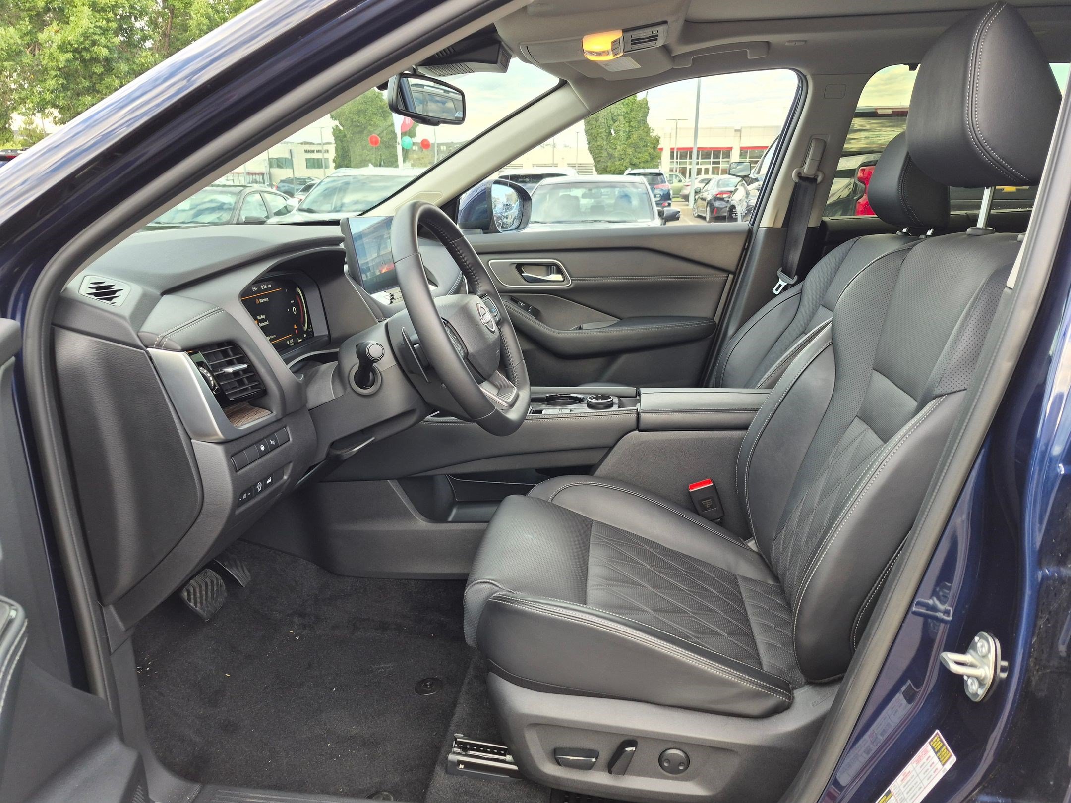 Used 2026 Nissan Rogue Platinum w/ Platinum Premium Package AWD/4WD image 17