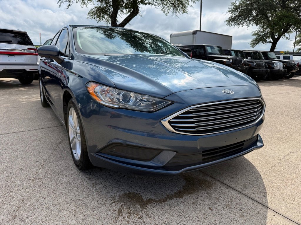 Used 2018 Ford Fusion SE FWD image 1
