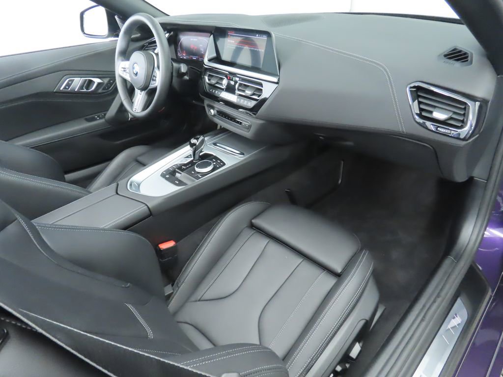 Used 2025 BMW Z4 M40i w/ Premium Package image 26