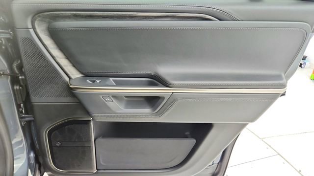 Used 2025 Rivian R1S Adventure image 28