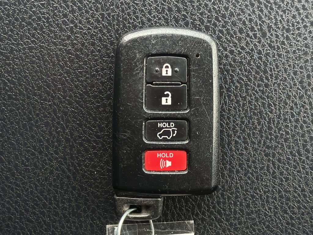 Used 2017 Toyota RAV4 XLE FWD image 25