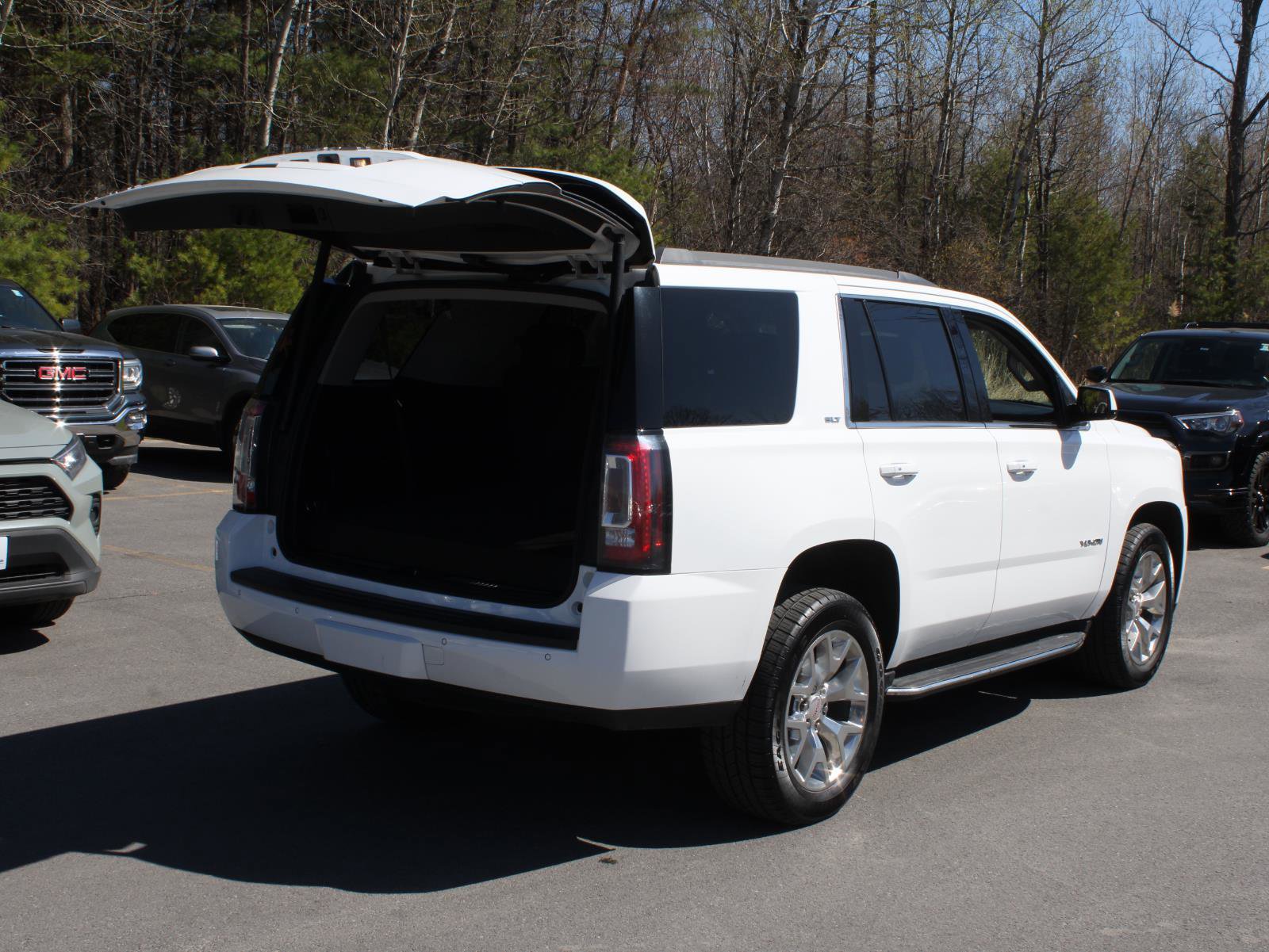 Used 2018 GMC Yukon SLT AWD/4WD image 7