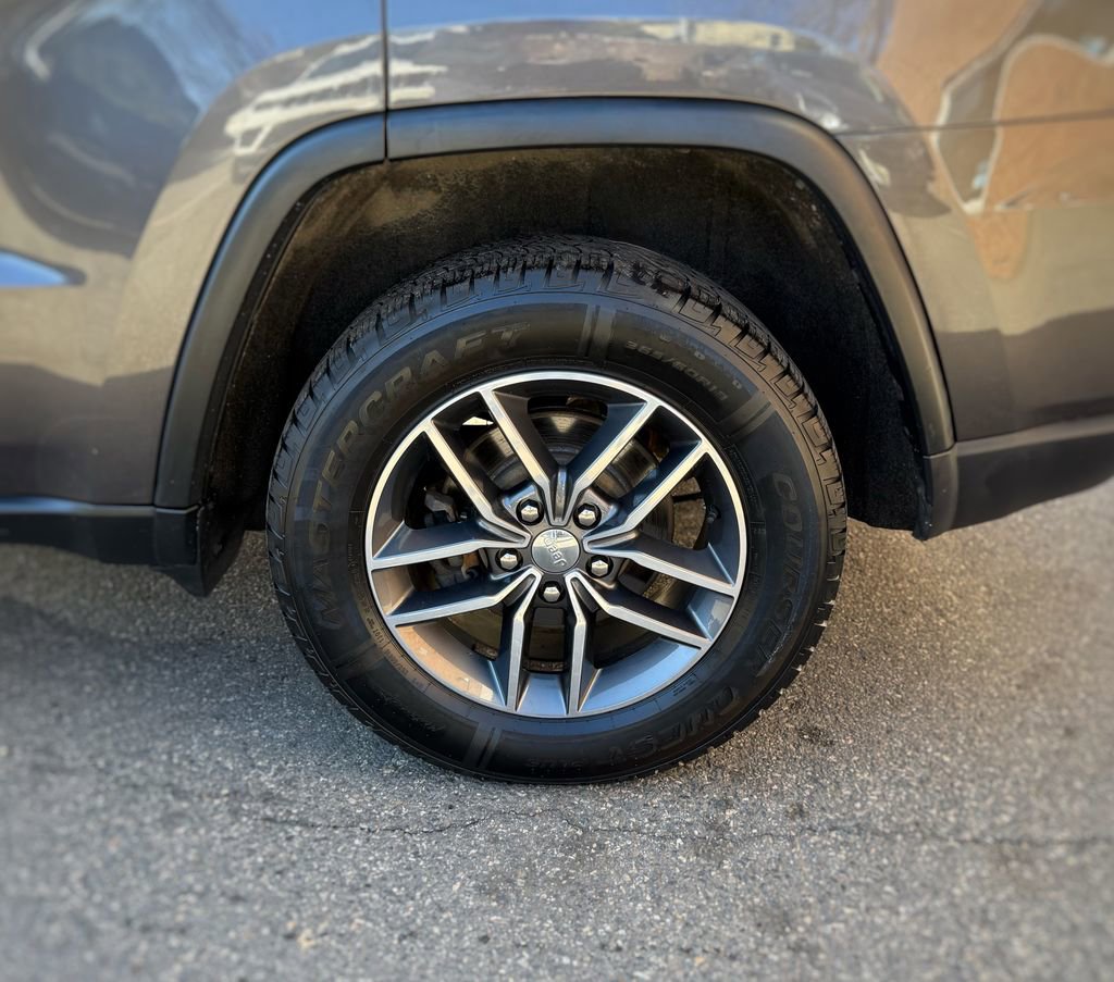 Used 2018 Jeep Grand Cherokee Limited image 12