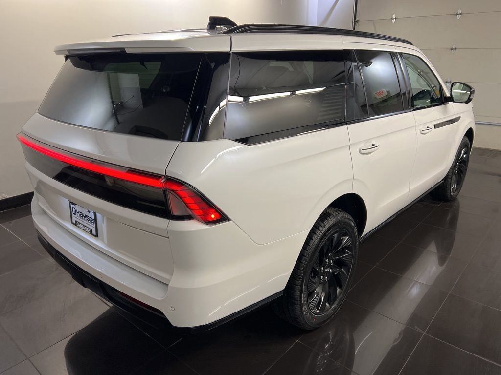 New 2026 Lincoln Navigator Reserve w/ Jet Appearance Package image 6