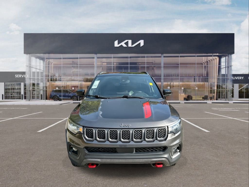 Used 2023 Jeep Compass Trailhawk image 3