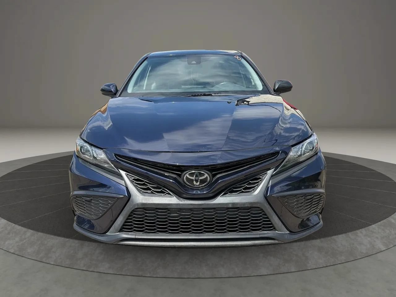 Used 2021 Toyota Camry SE FWD image 2
