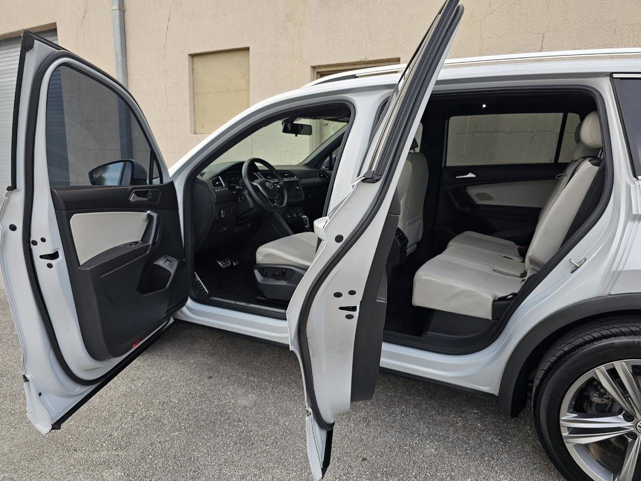 Used 2019 Volkswagen Tiguan SEL R-Line FWD image 20