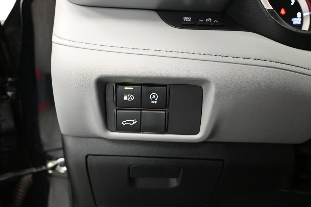 Used 2023 Toyota Highlander XLE AWD/4WD image 24