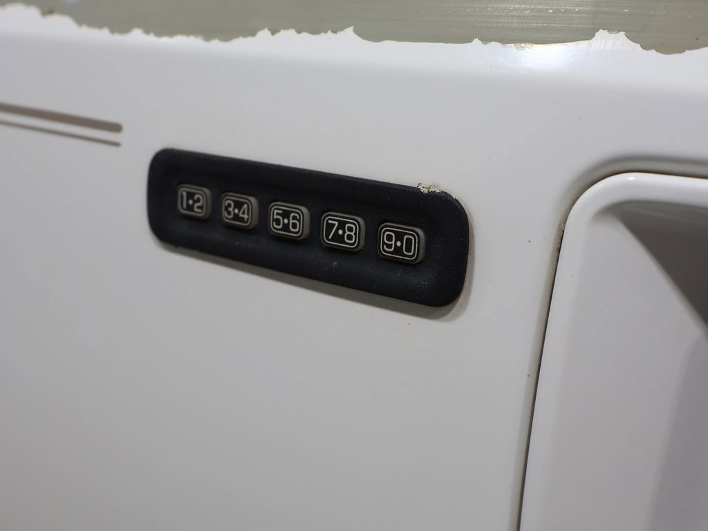 Used 2000 Ford Excursion XLT image 11