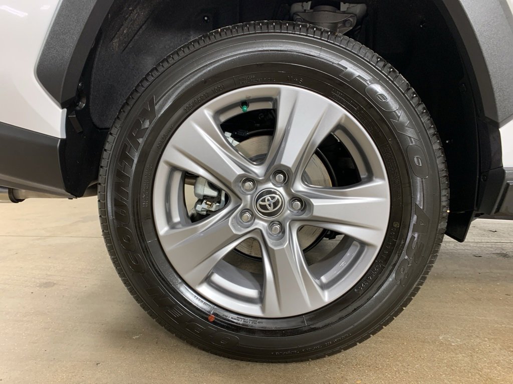 Used 2025 Toyota RAV4 XLE image 38