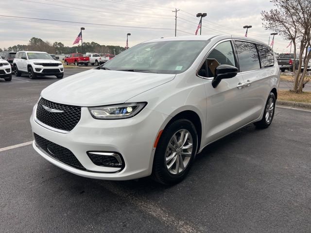 New 2026 Chrysler Pacifica Select image 4