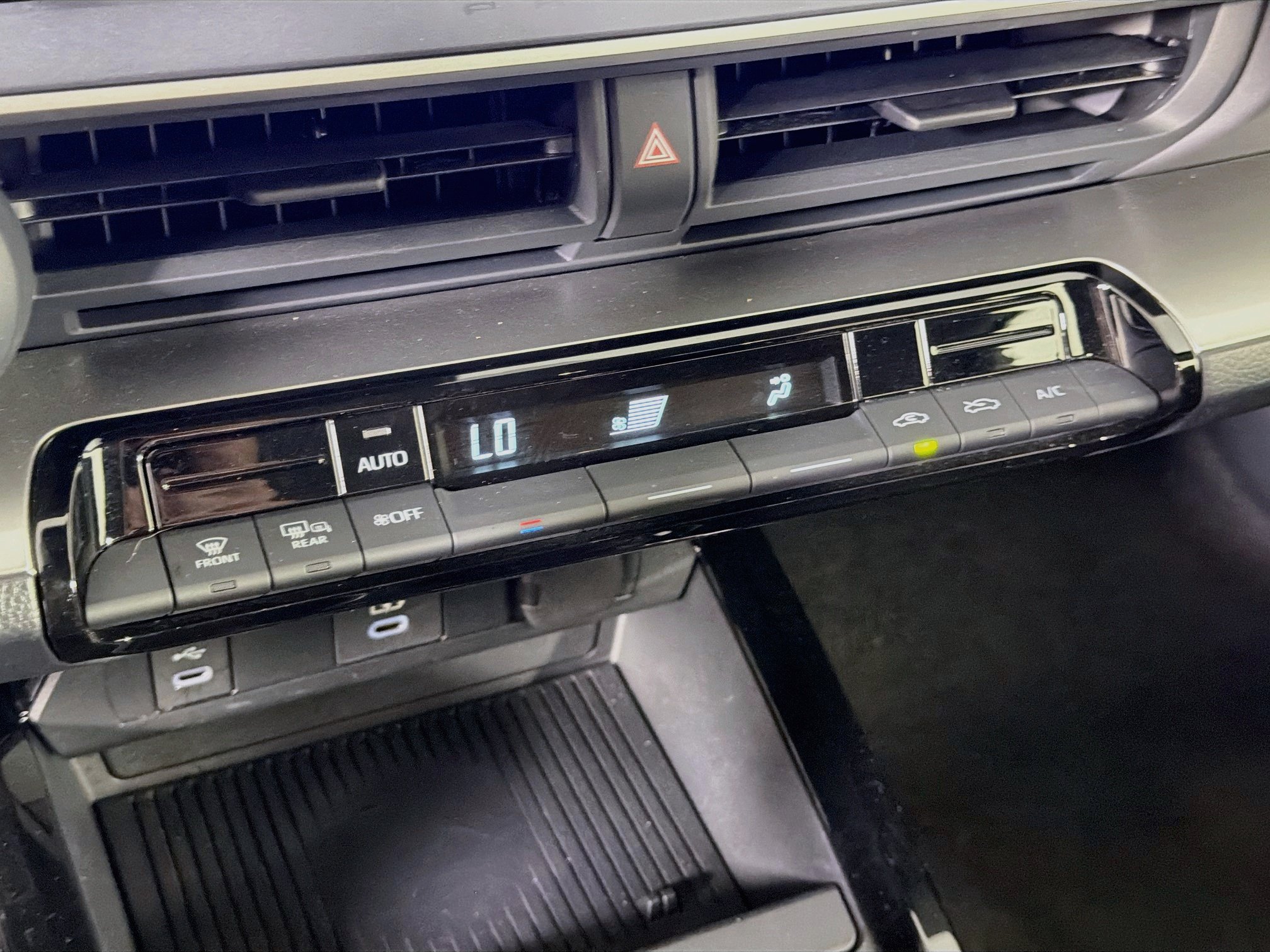 Used 2026 Toyota Prius LE FWD image 24