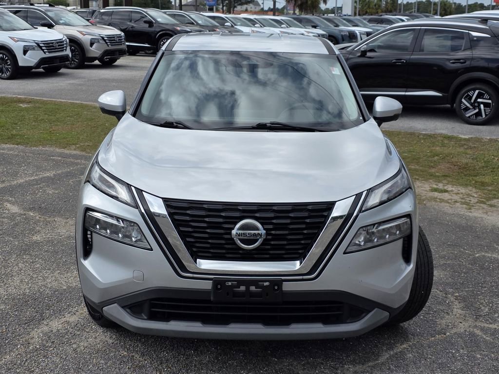 Used 2021 Nissan Rogue SV image 3