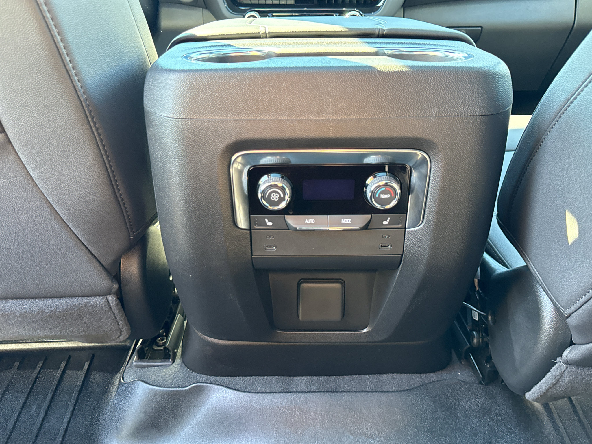 Used 2025 Chevrolet Suburban Z71 w/ Z71 Off-Road Package AWD/4WD image 30