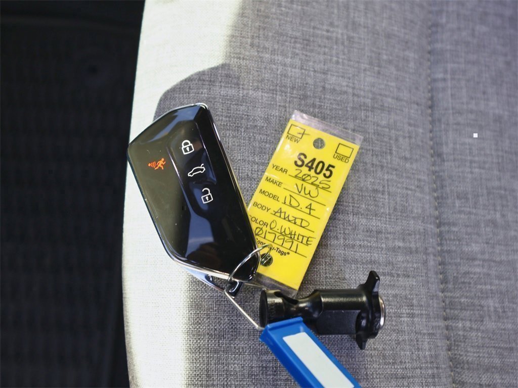 New 2025 Volkswagen ID.4 Pro image 25